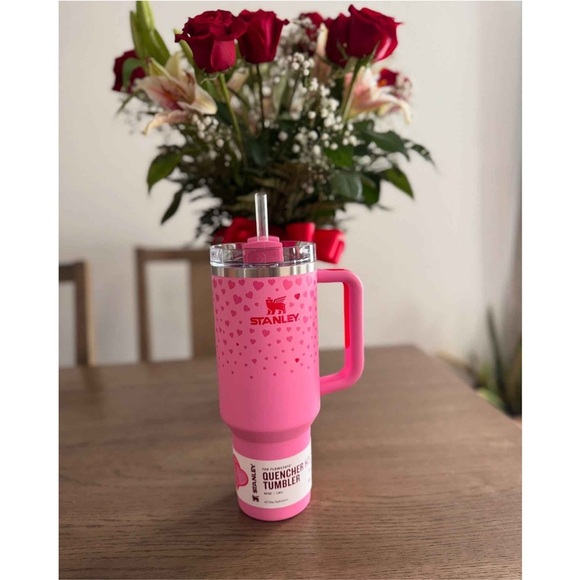Stanley 30 oz Stainless Steel H2.0
Flowstate Quencher Tumbler Sweet
Hearts - Picture 6 of 10